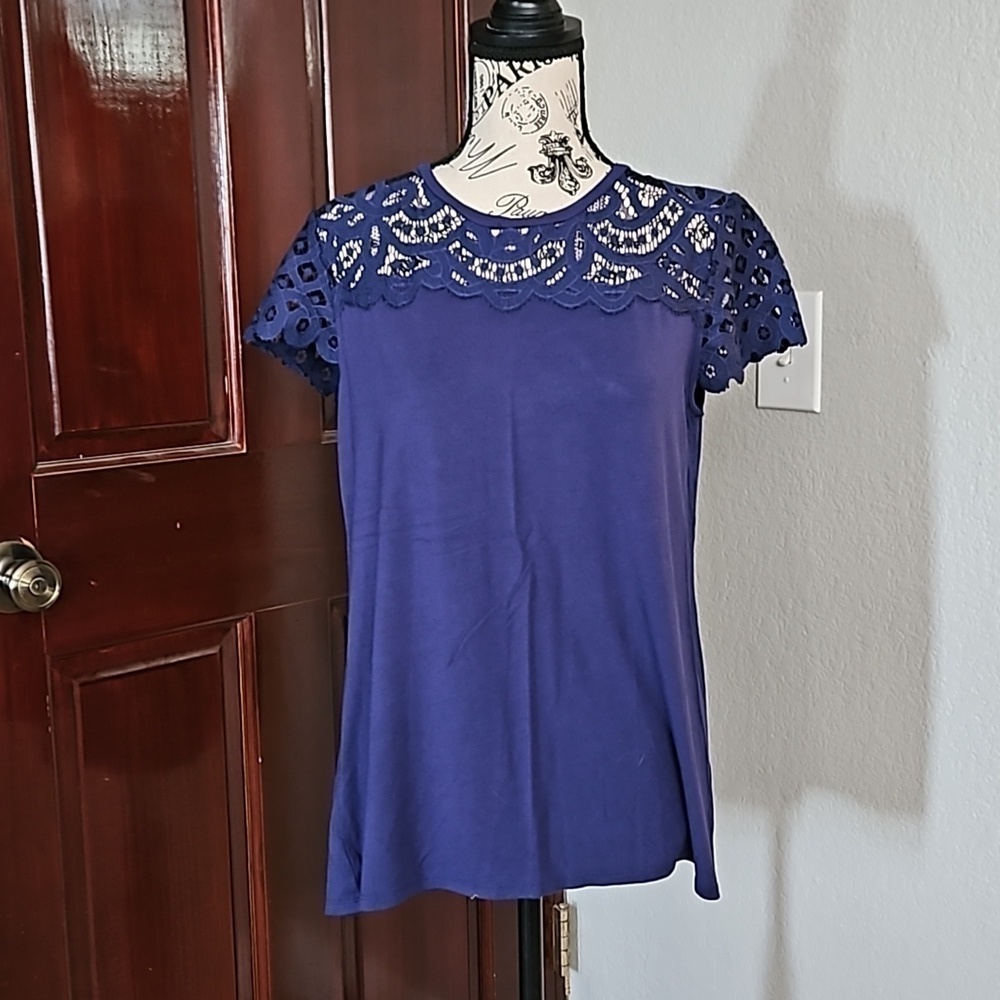 Lace detail tshirt size medium